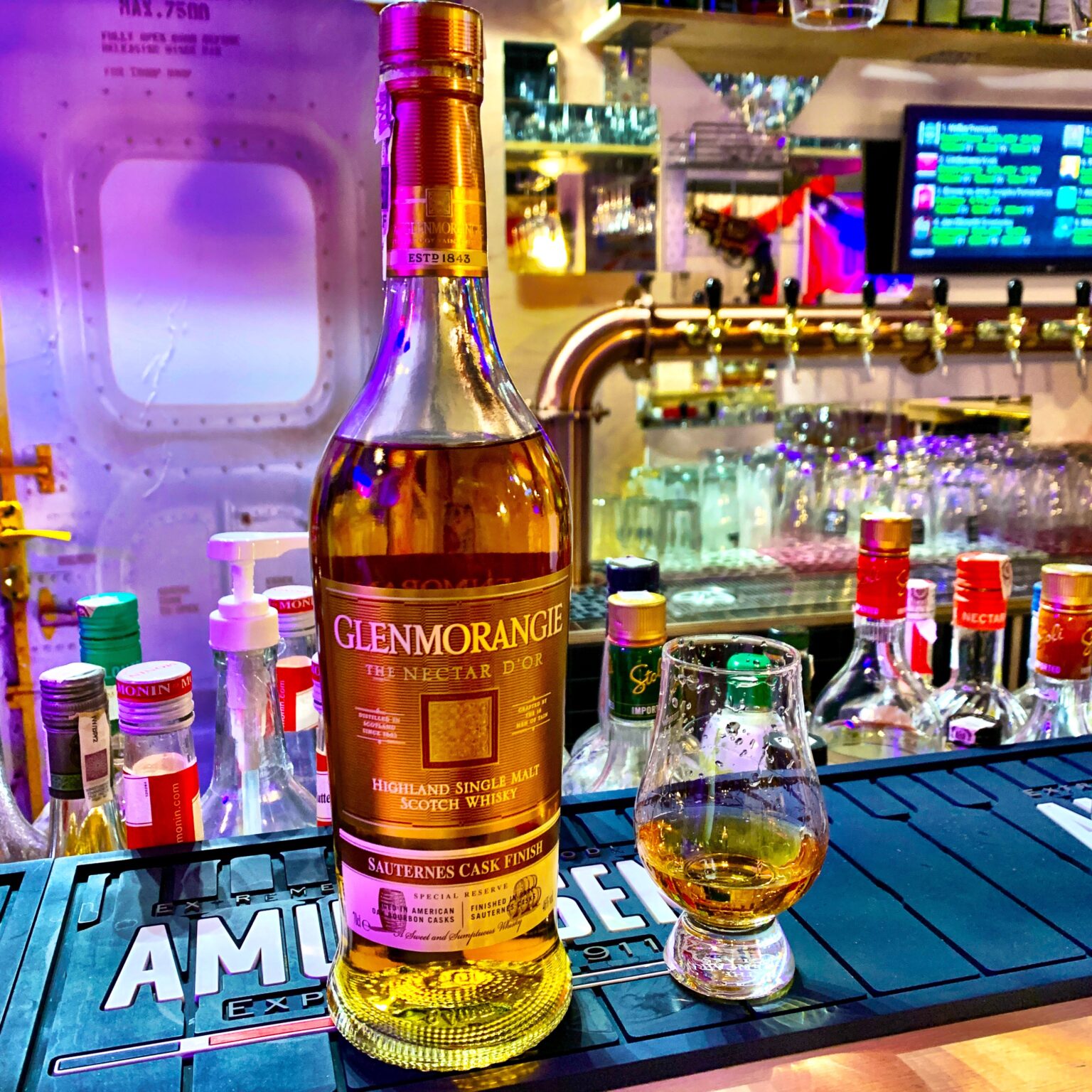 Whisky Bar • TOP GUN Grill Bar / Burgery / Żeberka / Steki • Gdańsk